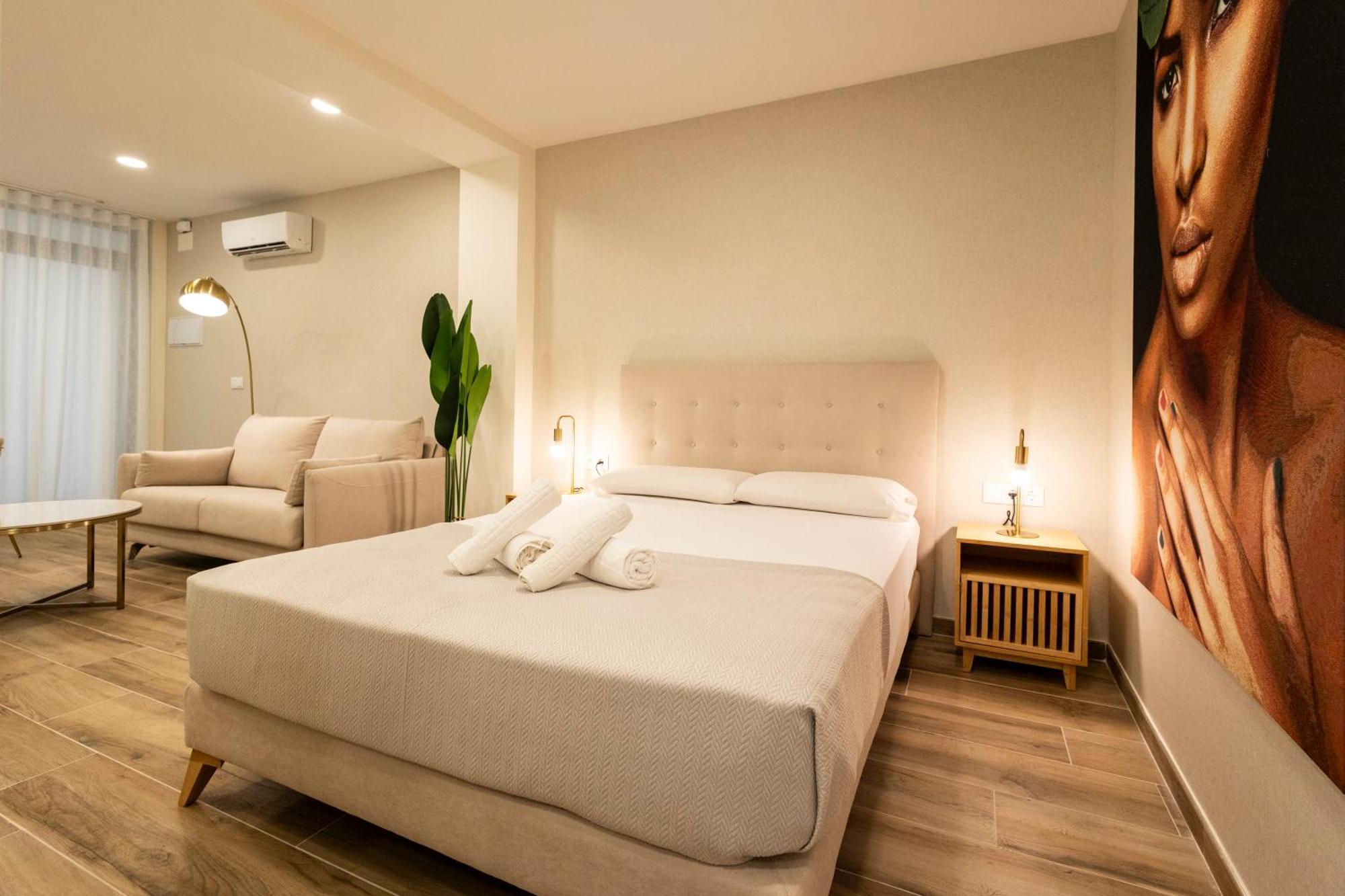 Cortes Suites By Concept Flats บาเลนเซีย ภายนอก รูปภาพ