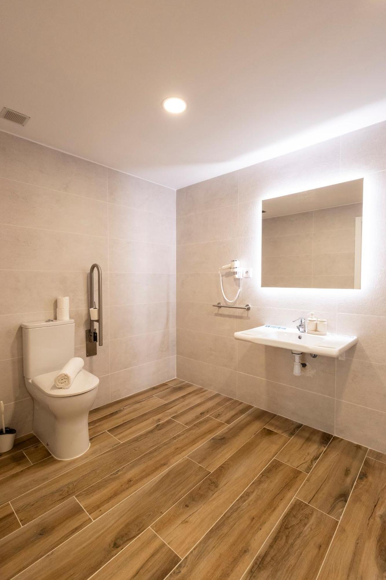 Cortes Suites By Concept Flats บาเลนเซีย ภายนอก รูปภาพ