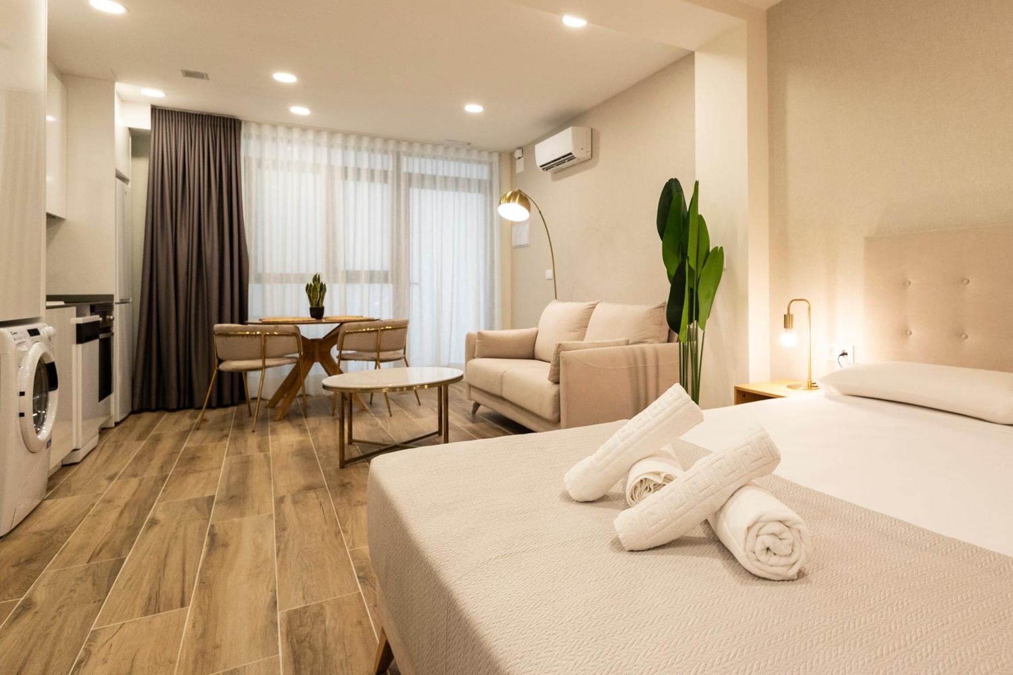 Cortes Suites By Concept Flats บาเลนเซีย ภายนอก รูปภาพ