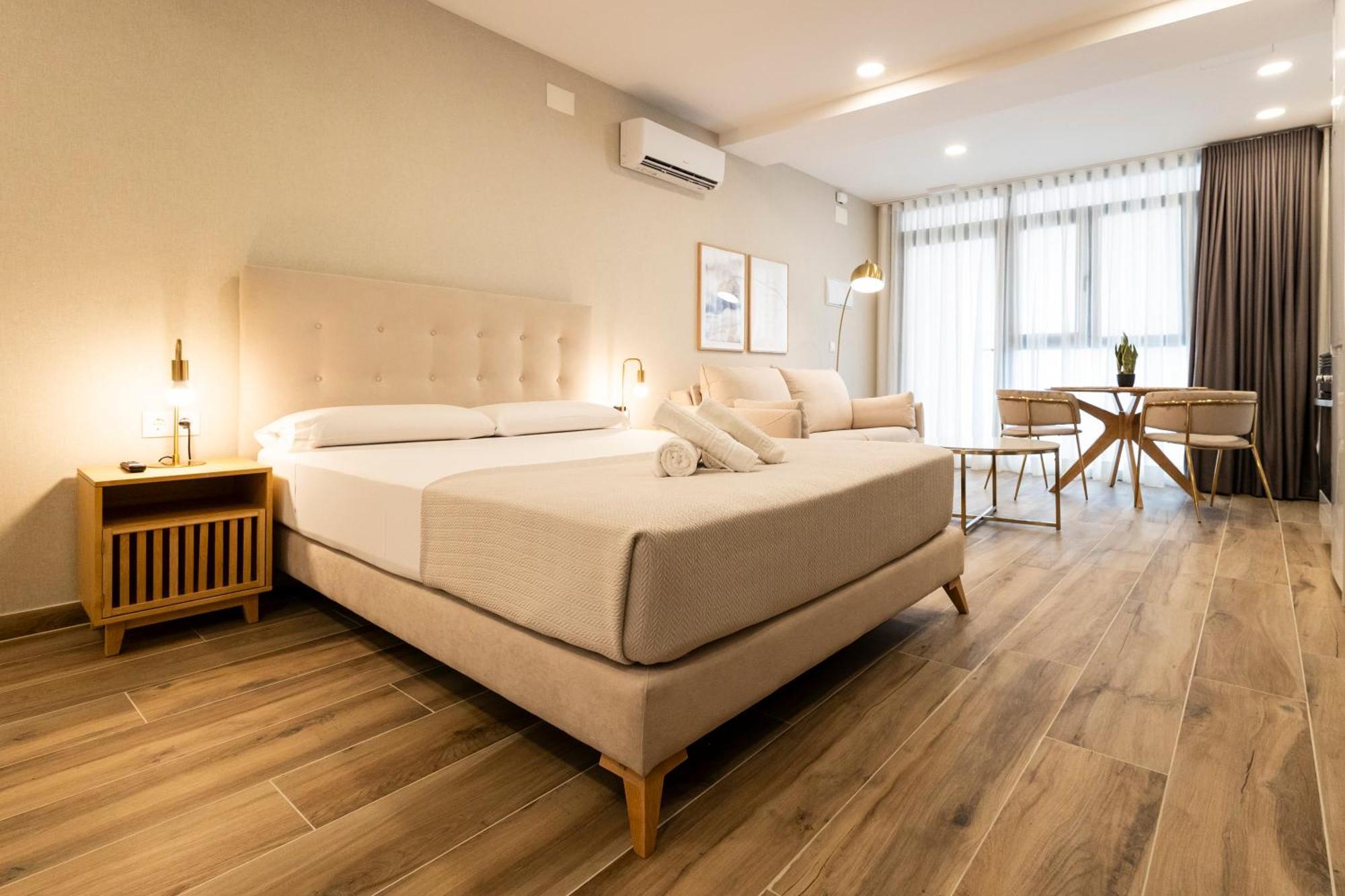 Cortes Suites By Concept Flats บาเลนเซีย ภายนอก รูปภาพ